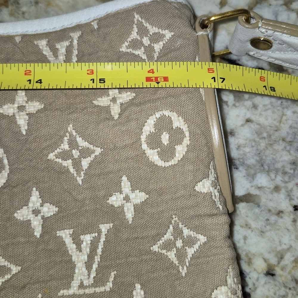 Louis VuittonLimited Edition BlancMonogram Sabbia Besace Bag. Serialcode FO4170. - Picture 12 of 16